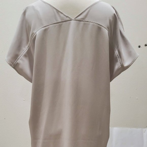 UNIQLO WOMENS SHORT SLEEVE LIGHT GREY DRESS - Picture 2 of 2